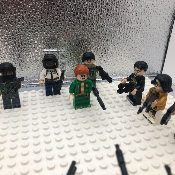 Minifigures LOT SWAT vs Terrorists 16 Minifgures and accessories LEGO compatible - Picture 7 of 10